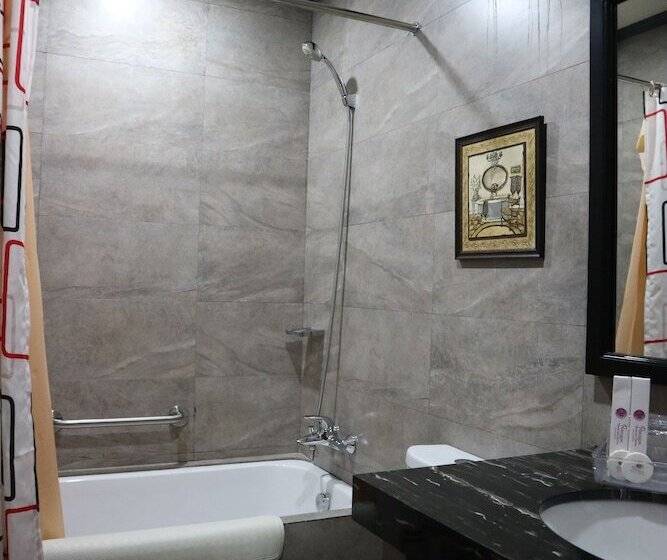 جناح جونيور, Paragon Hotel And Suites