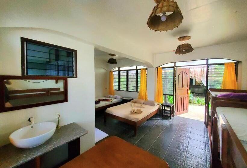 اتاق خانوادگی, Patrick's On The Beach Resort