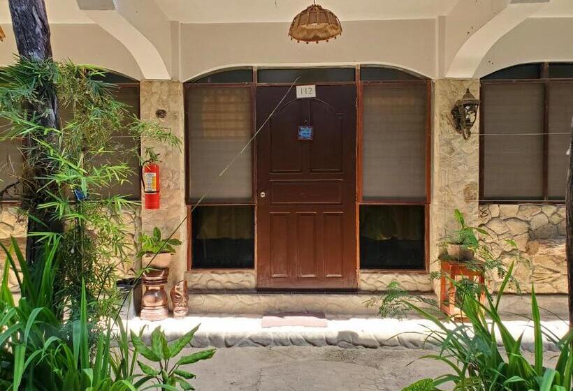 اتاق خانوادگی, Patrick's On The Beach Resort