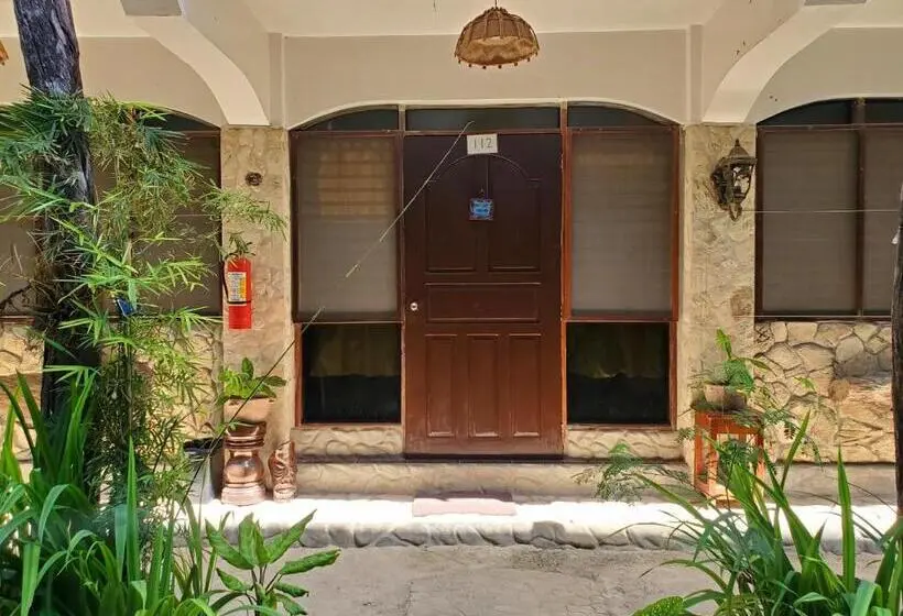 اتاق خانوادگی, Patrick's On The Beach Resort