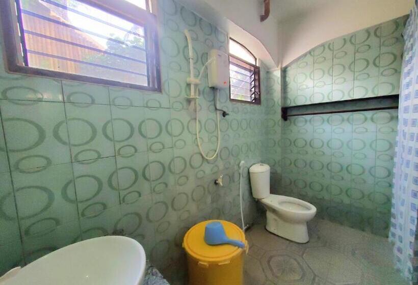 اتاق خانوادگی, Patrick's On The Beach Resort