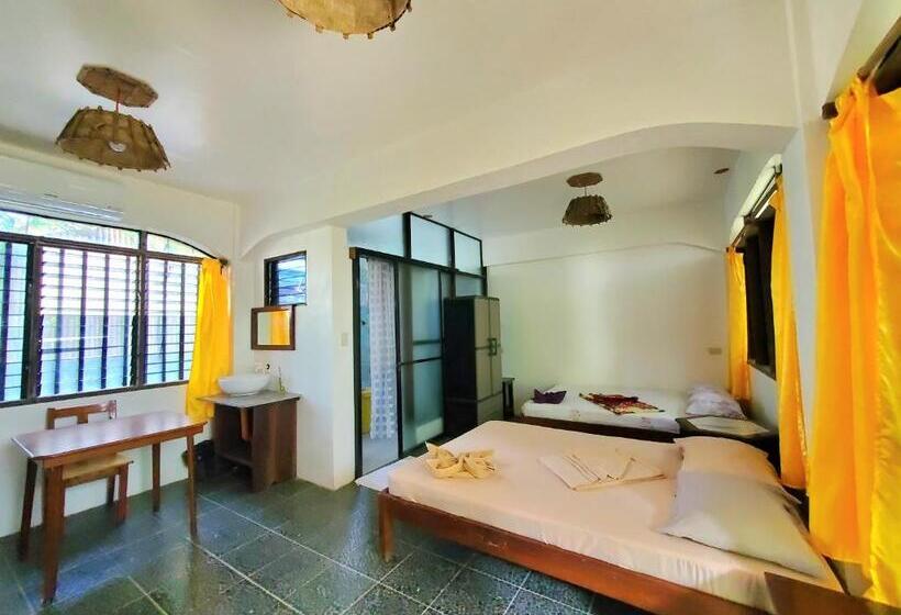 اتاق خانوادگی, Patrick's On The Beach Resort