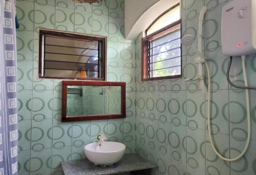 اتاق خانوادگی, Patrick's On The Beach Resort