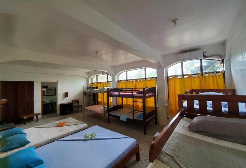 اتاق خانوادگی, Patrick's On The Beach Resort