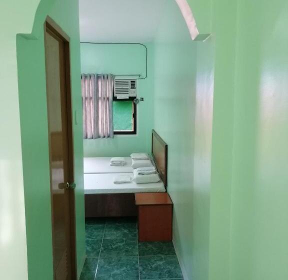 اتاق خانوادگی با چشم‌انداز دریا, Islet View Pension House