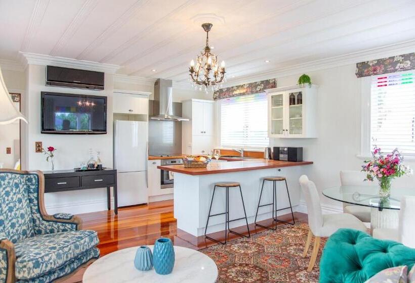 סטודיו דלוקס, Villa Walton