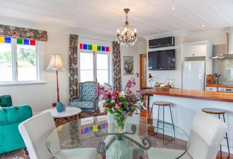 סטודיו דלוקס, Villa Walton