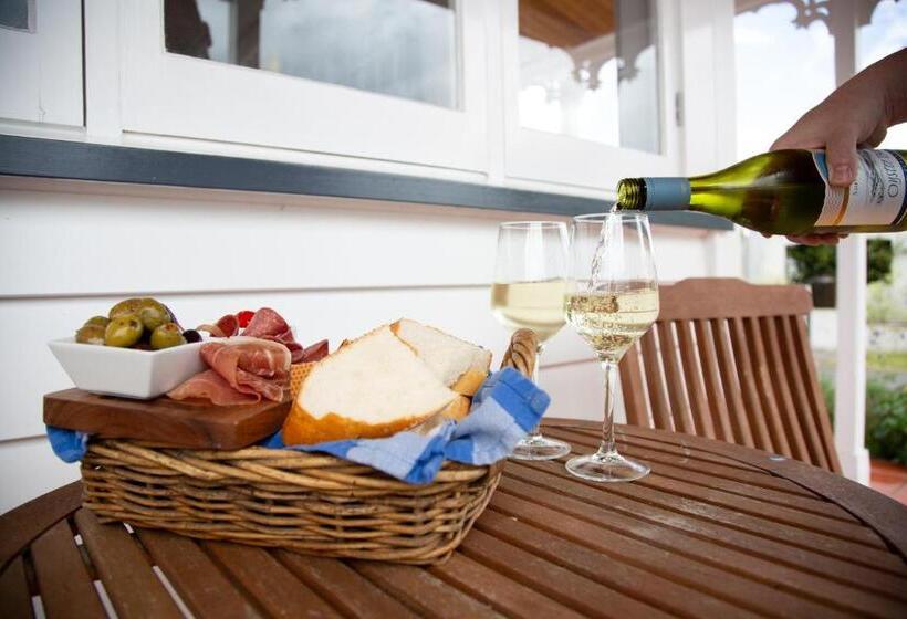 סטודיו דלוקס, Villa Walton