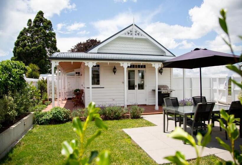 סטודיו דלוקס, Villa Walton