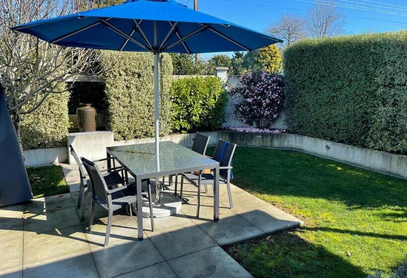 סטודיו דלוקס, Villa Walton