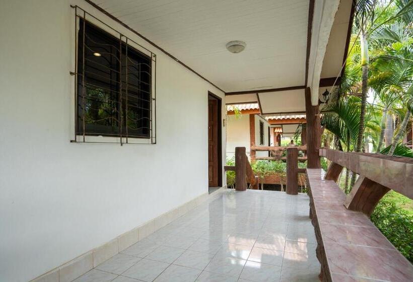 Бунгало Стандарт, Lanta School Beach Resort