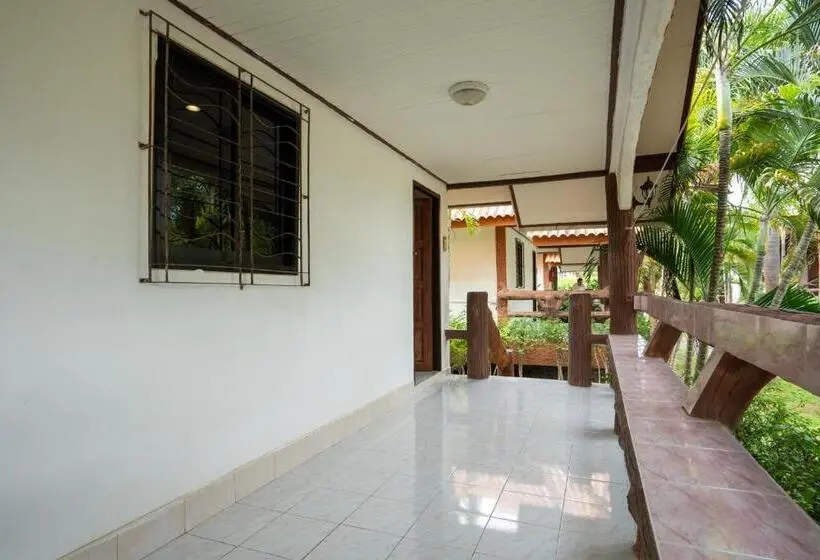 スタンダードバンガロー, Lanta School Beach Resort