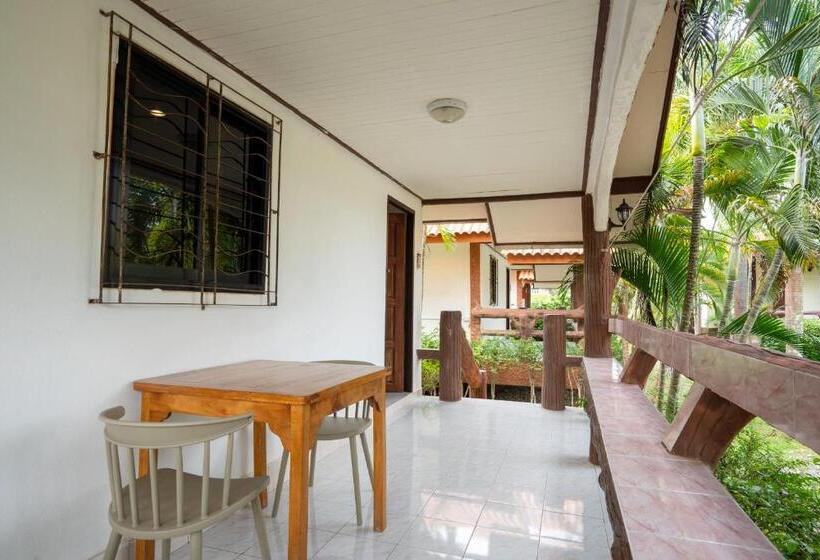 Бунгало Стандарт, Lanta School Beach Resort