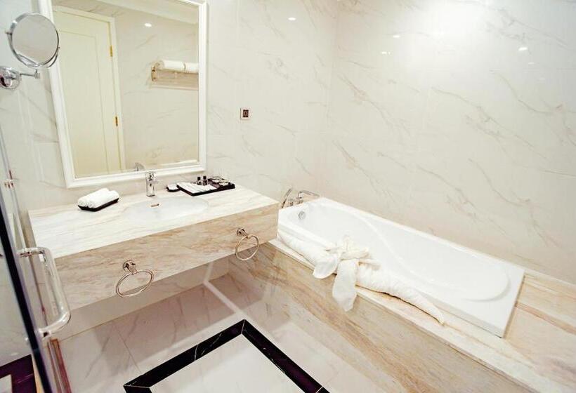 سوییت خانوادگی, Khách Sạn Minh Phú Diamond Palace