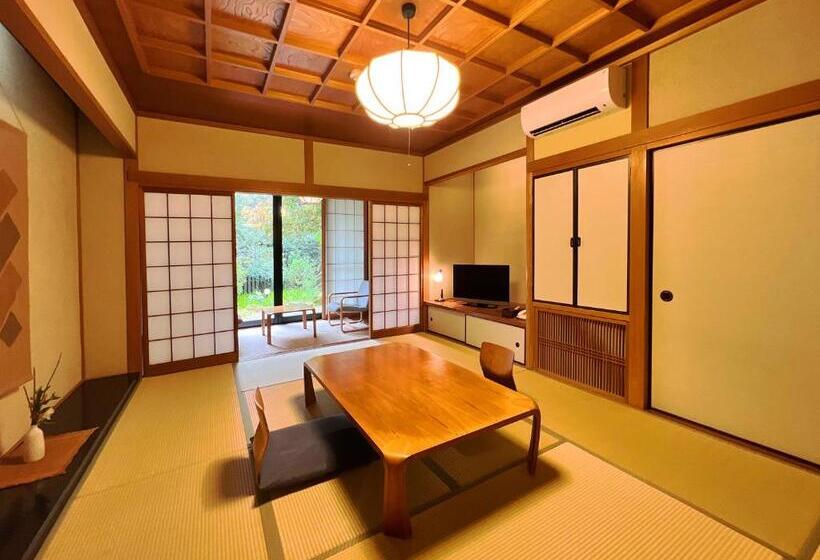 חדר סטנדרט לארבעה, Yufuin Onsen Ryokan Hananomai