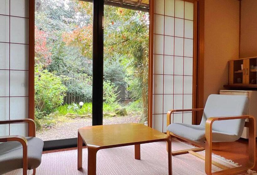 חדר סטנדרט לארבעה, Yufuin Onsen Ryokan Hananomai