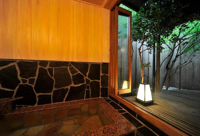 חדר סטנדרט לארבעה, Yufuin Onsen Ryokan Hananomai