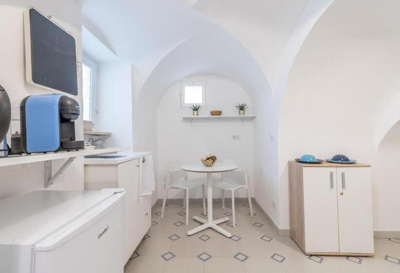 غرفة سوبيريور, To Be Capri