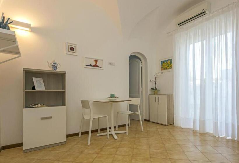 غرفة ديلوكس, To Be Capri