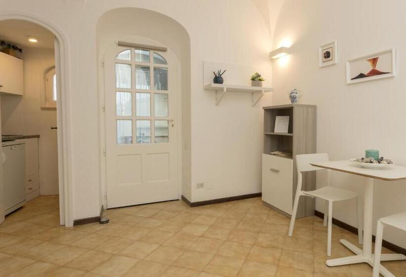 غرفة ديلوكس, To Be Capri