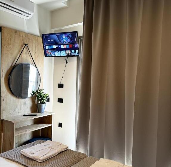 اتاق استاندارد سه نفره, Lunar