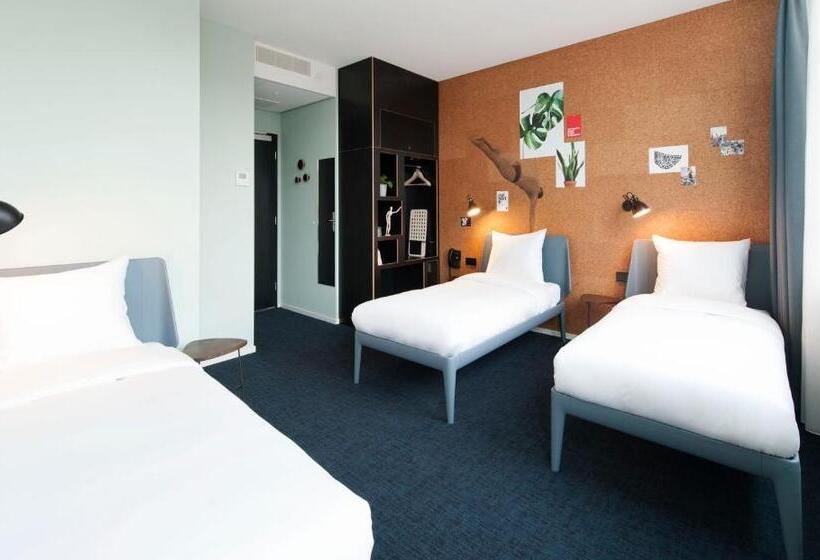 غرفة قياسية ثلاثية, Conscious Hotel The Tire Station