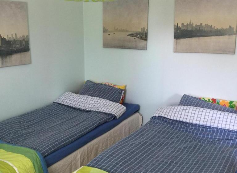 חדר משפחתי, E City B&b