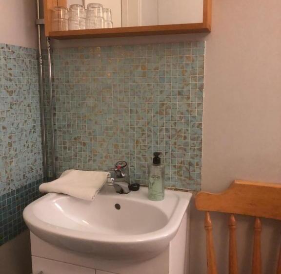 חדר משפחתי חדר אמבטיה משותף, E City B&b