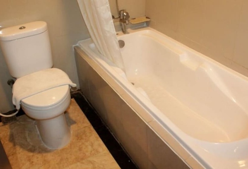 جناح جونيور, Asialink Premier