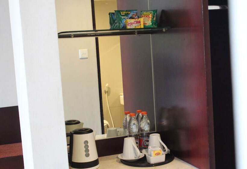 جناح جونيور, Asialink Premier