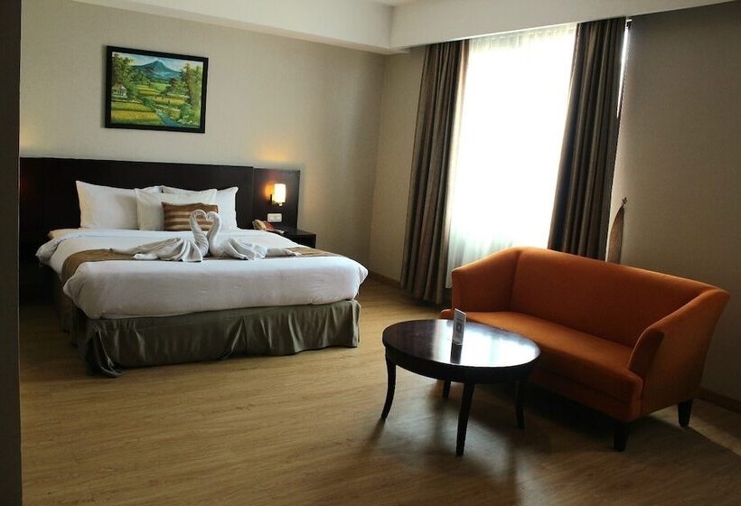 جناح جونيور, Asialink Premier