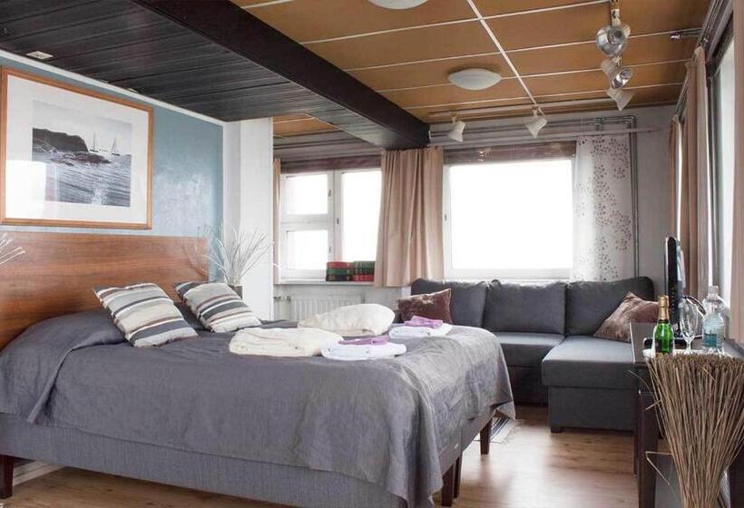 جناح, Kylmäpihlaja Lighthouse