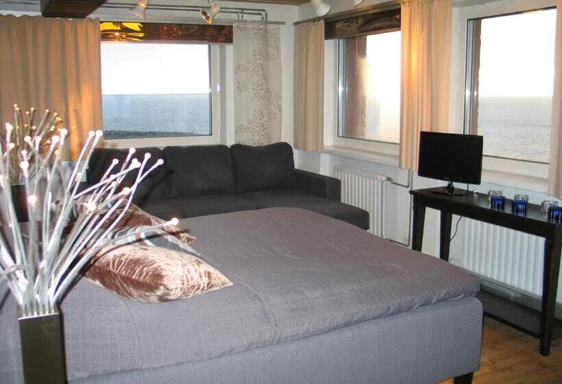 Люкс, Kylmäpihlaja Lighthouse