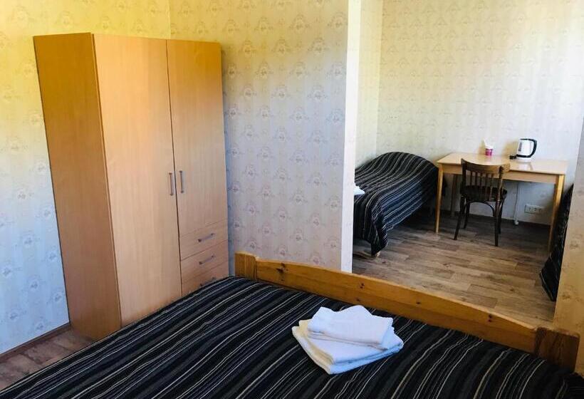 スタンダード４人部屋, Li Anna Kern