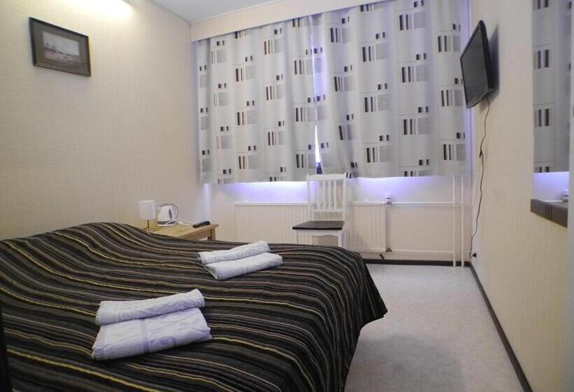 スタンダードルーム, Li Anna Kern