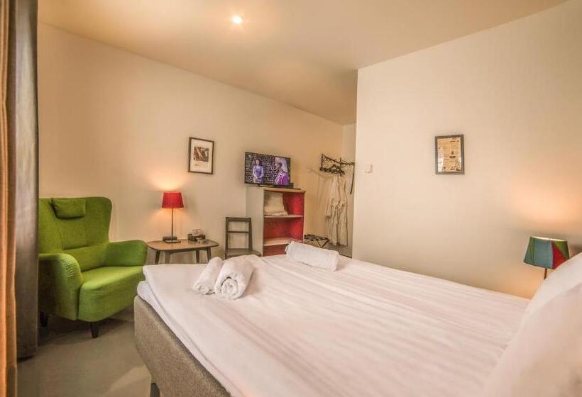 スタンダードルーム, Li Hiljahelena