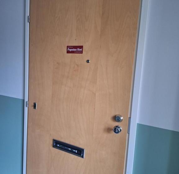 شقة غرفة واحدة, Li Pogostan Hovi