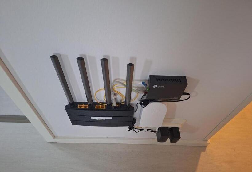 شقة غرفة واحدة, Li Pogostan Hovi