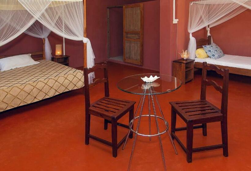 اتاق استاندارد سه نفره, Nautile