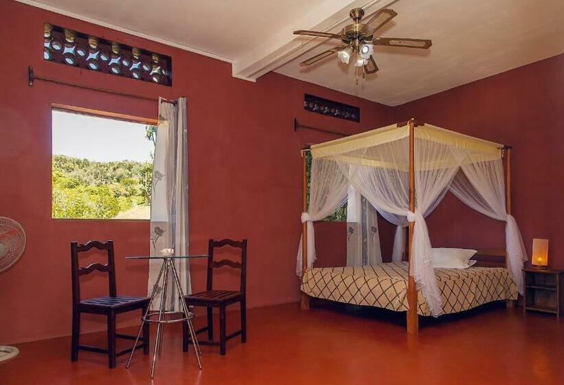 اتاق استاندارد سه نفره, Nautile