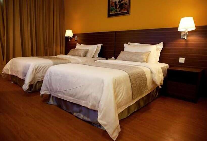 חדר דלוקס, Pinetree