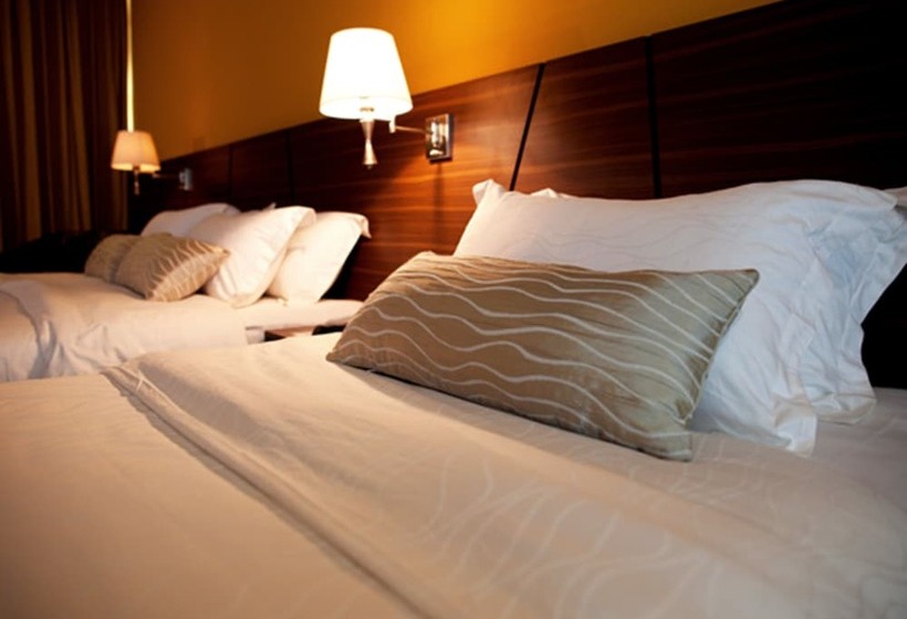 חדר משפחתי, Pinetree