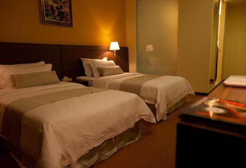 חדר דלוקס, Pinetree