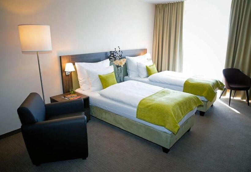 חדר משפחתי, X Bionic