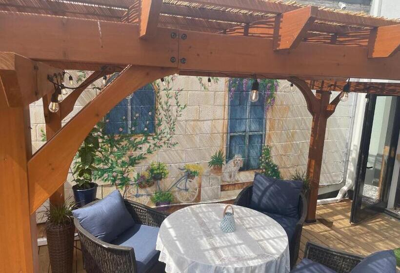 شقة غرفة واحدة مزودة بتراس, L Auberge De France Inn