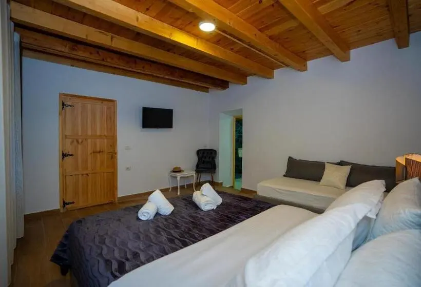 Standaard Driepersoonskamer, Villa Prelatheth