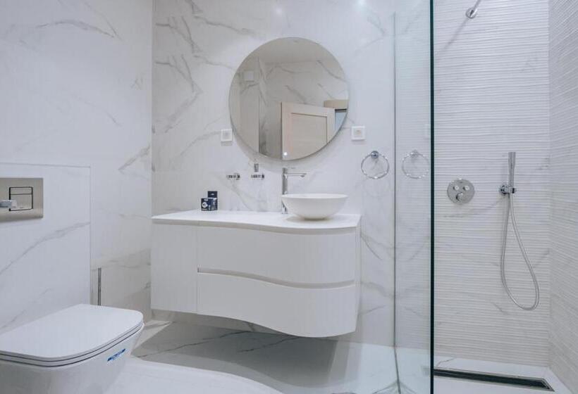 اتاق لوکس با بالکن و چشمانداز دریا, Villa Principium With Infinity Edge Pool&hot Tub