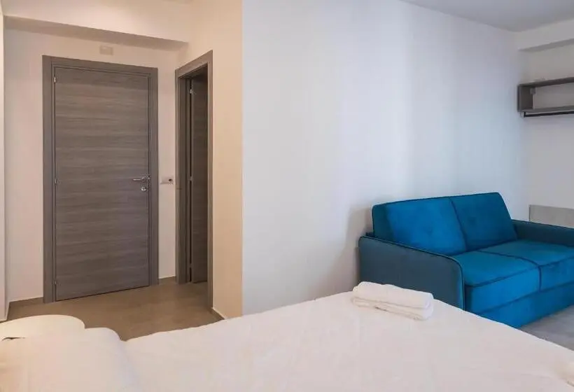 スタンダード４人部屋, Aura Room