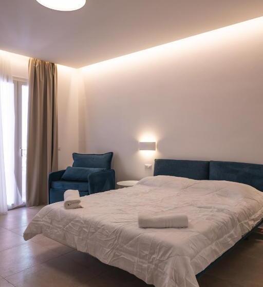 Четырехместный Номер Стандарт, Aura Room