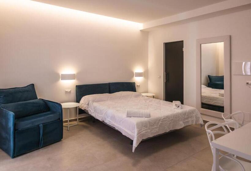 Номер Стандарт Трехместный, Aura Room